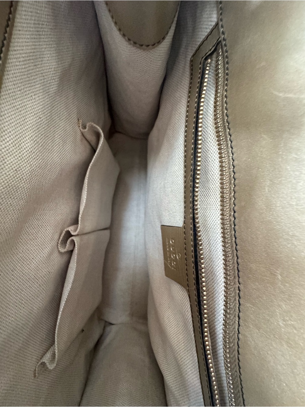 Gucci Metallic Gold GG Supreme Shoulder Bag with Tassel - Picture 3 of 4